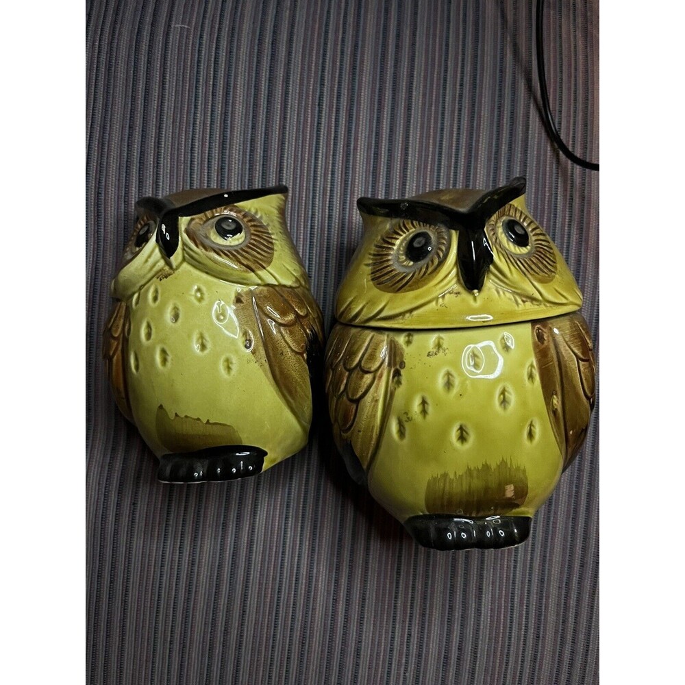 Vintage Fabulous L e g o Pottery Owls Salt, Shaker, Sugar Pot ￼
